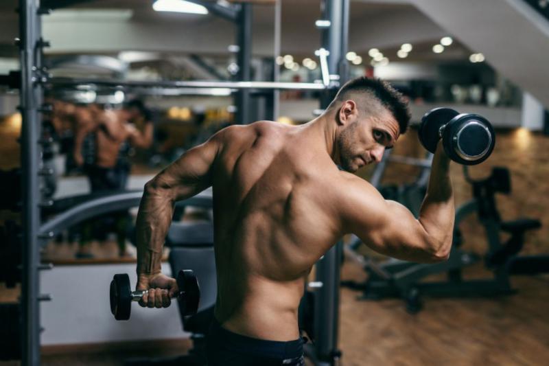 Back training for men with dumbbells. 4 effective exercises