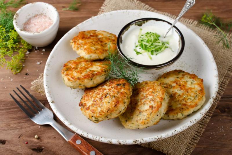 Delicious and juicy chicken cutlets without eggs. Step-by-step recipe from the chef