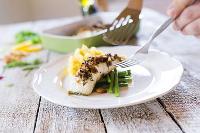 Very tasty steamed fish and string beans with garlic. Step-by-step recipe from the chef